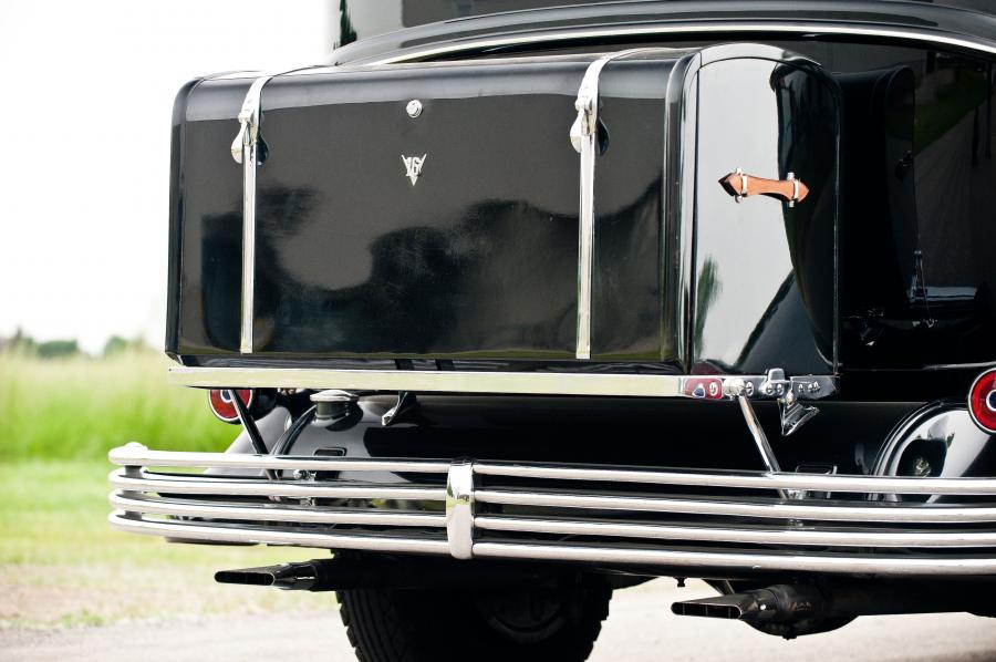  Cadillac Series 60 7-Passenger Limousine by Fleetwood 1933 года  (фото 6 из 21)